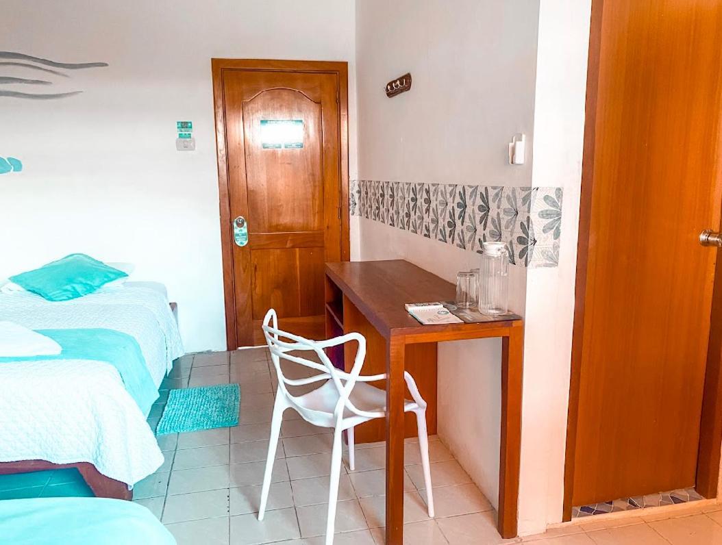 بْوُرتو فيلاميل Hotel Coral Blanco With High Speed Internet Starlink And Galapagos Tour Operator المظهر الخارجي الصورة
